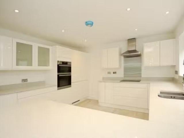 Apartment for rent in Branksome, Poole