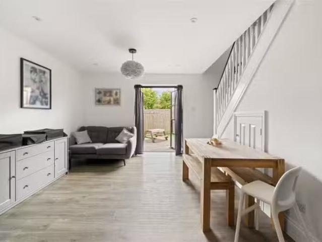 Apartment for rent in Blackhills, Surrey