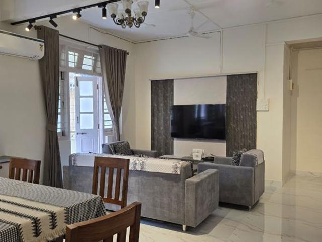 Flat for rent in Khar, Mumbai