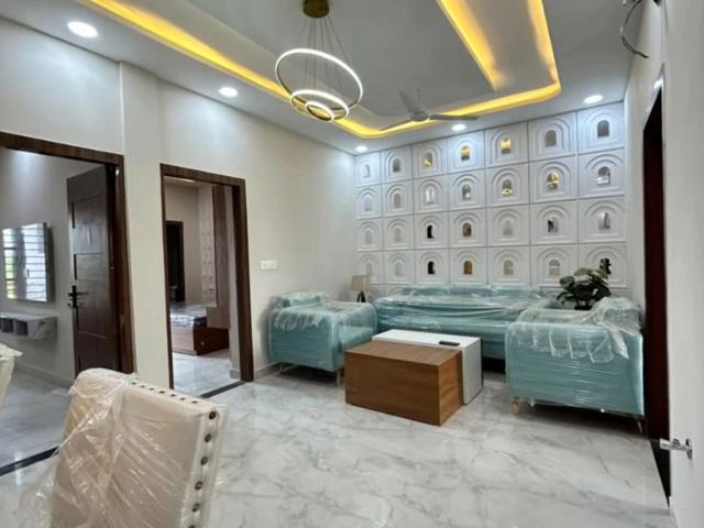 Flat for rent in Khar, Mumbai