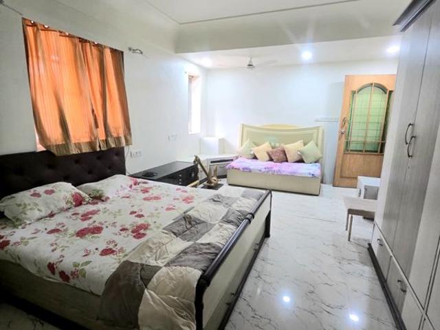 Flat for rent in Khar, Mumbai