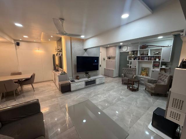 Flat for rent in Naupada, Thane