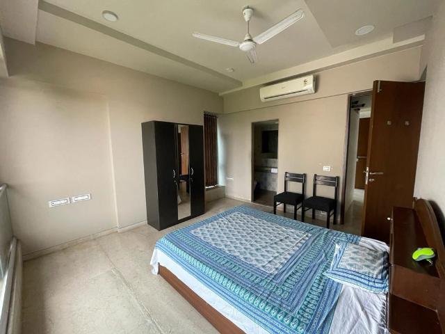 Flat for rent in Khar, Mumbai