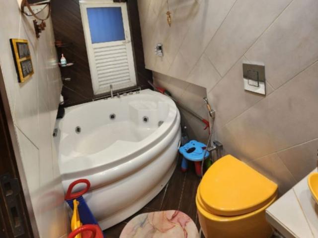 Flat for rent in Parel, Mumbai City District