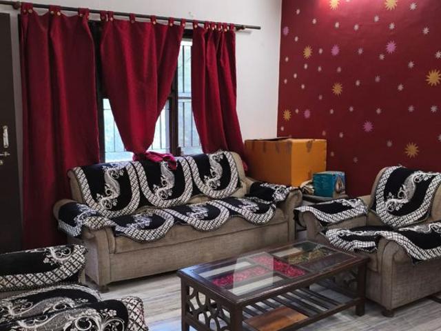 Flat for rent in Arun Vihar, Noida