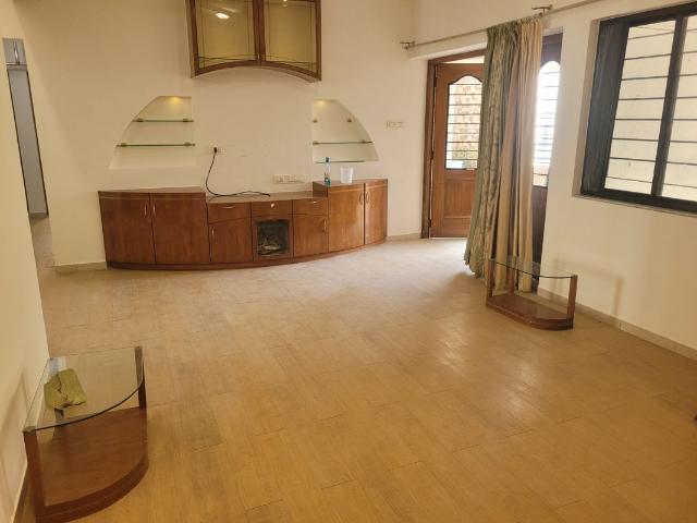 Flat for rent in Model Colony, Pune