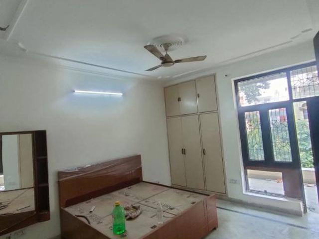 House for rent in Sector 34, Noida