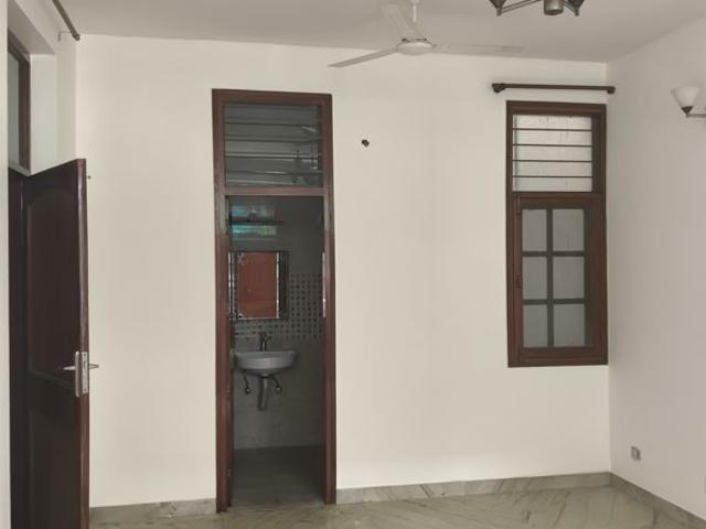 House for rent in Arun Vihar, Noida