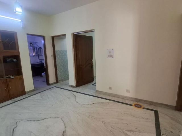 Flat for rent in Sarita Vihar, Delhi