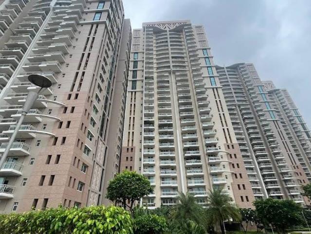 Flat for rent in DLF 5, Gurugram