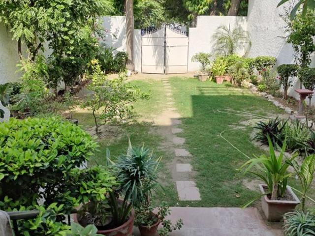 House for rent in Arun Vihar, Noida