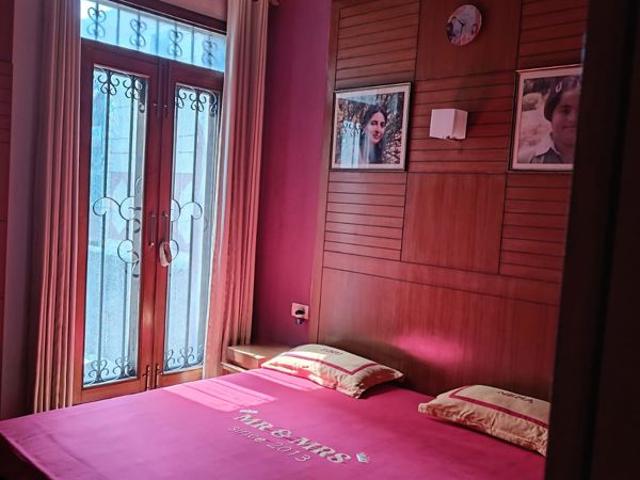 House for rent in Sector 33, Noida