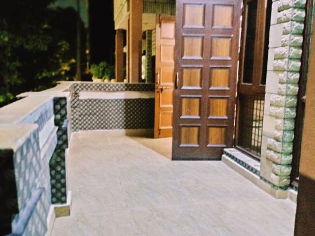 House for rent in Sector 15A, Noida