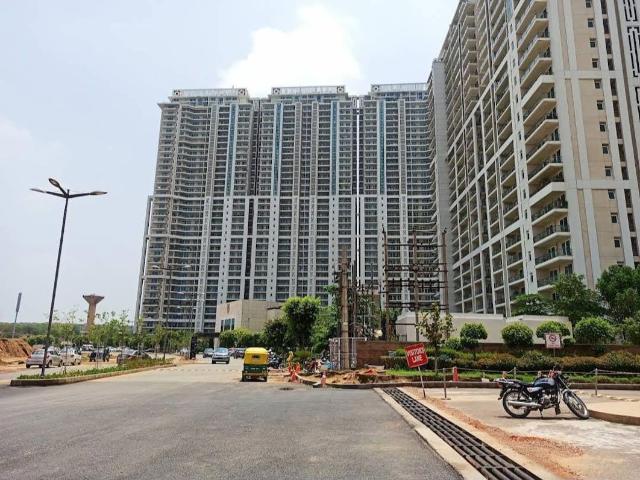 Flat for rent in DLF 5, Gurugram