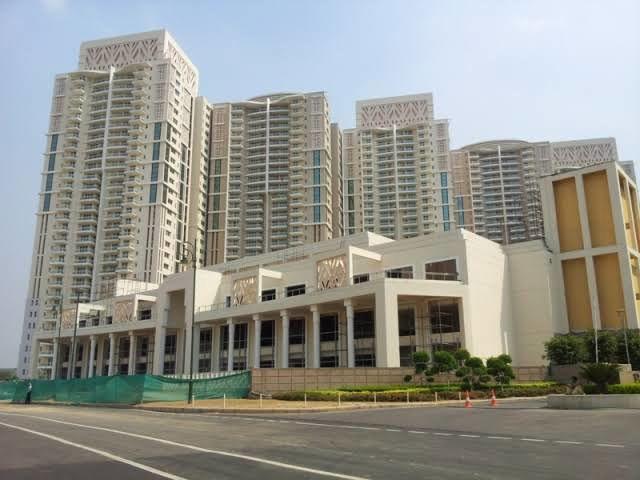 Flat for rent in DLF 5, Gurugram