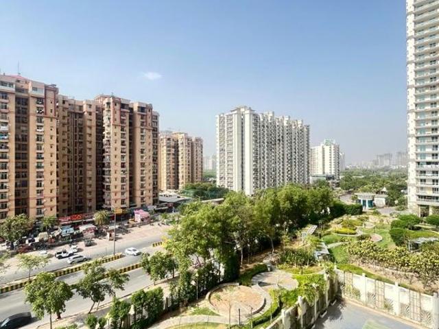 Flat for rent in Mahagun Mezzaria, Noida