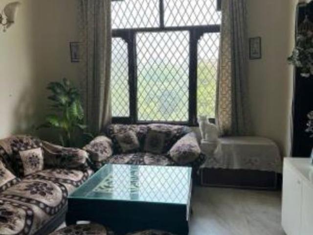 Property for rent in Deri