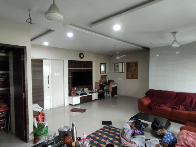Flat for rent in Parel, Mumbai City District