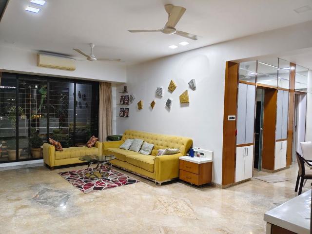 Flat for rent in Dadar West, Mumbai City District