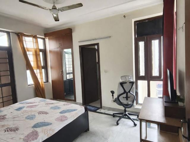 Flat for rent in Sector 44, Noida