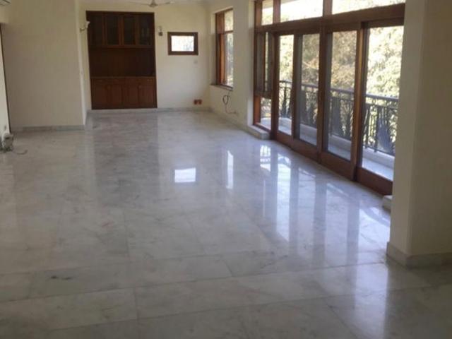 Property for rent in Deri