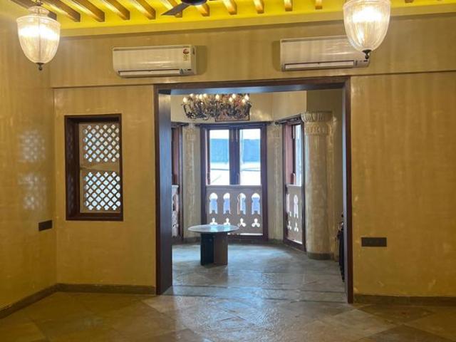 Flat for rent in Colaba, Mumbai City District