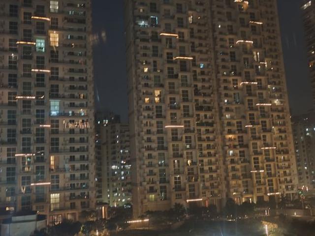 Flat for rent in Mahagun Mezzaria, Noida
