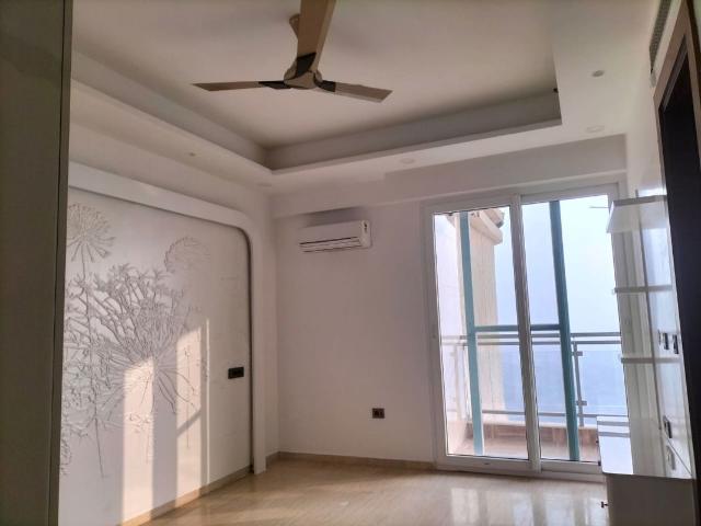 Flat for rent in Mahagun Mezzaria, Noida