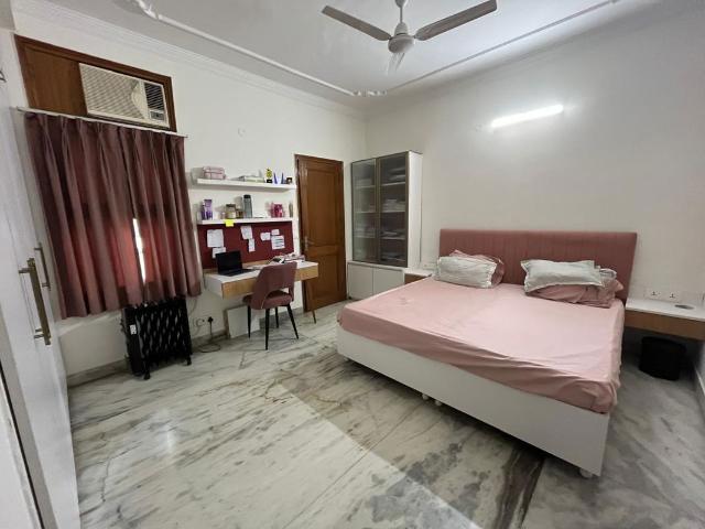 Flat for rent in South Delhi, Deri