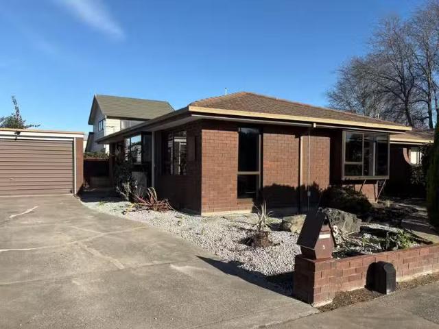 House for rent in Chaslands, Canterbury