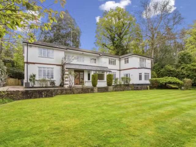 House for rent in Row Town, Surrey