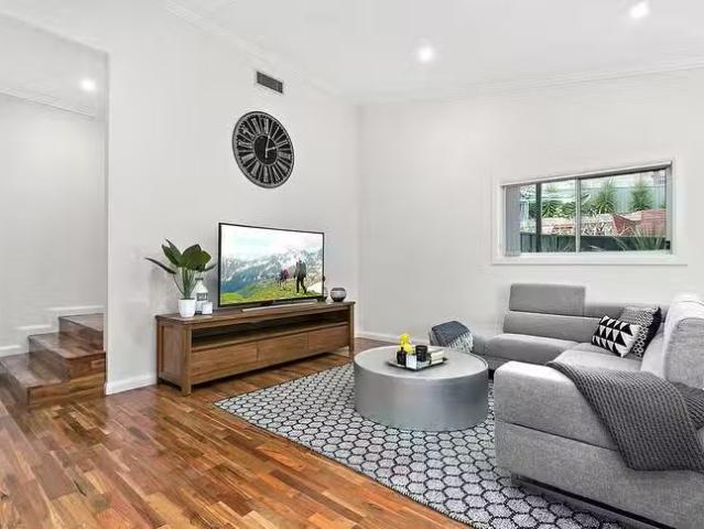 House for rent in Wollongong West, New South Wales