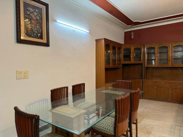 Flat for rent in Sector 44, Noida