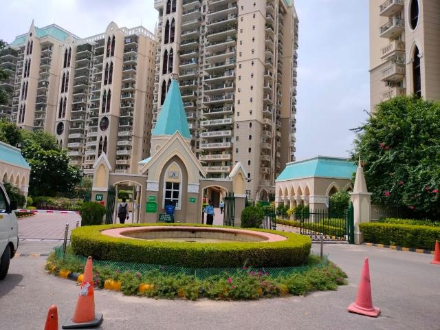 Flat for rent in DLF 5, Gurugram