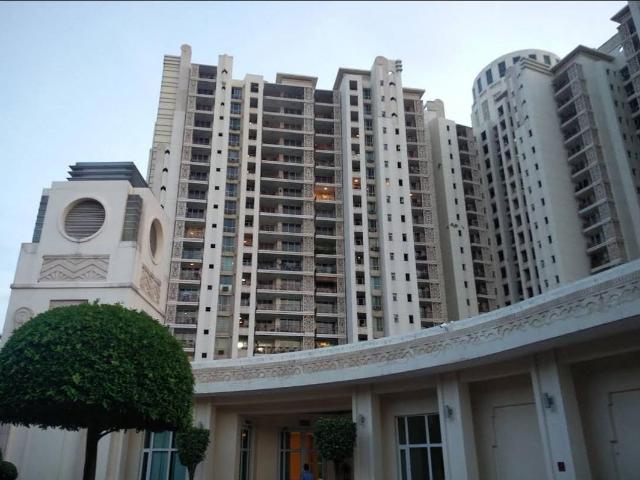 Flat for rent in DLF 5, Gurugram