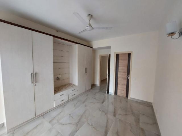 Flat for rent in DLF 5, Gurugram
