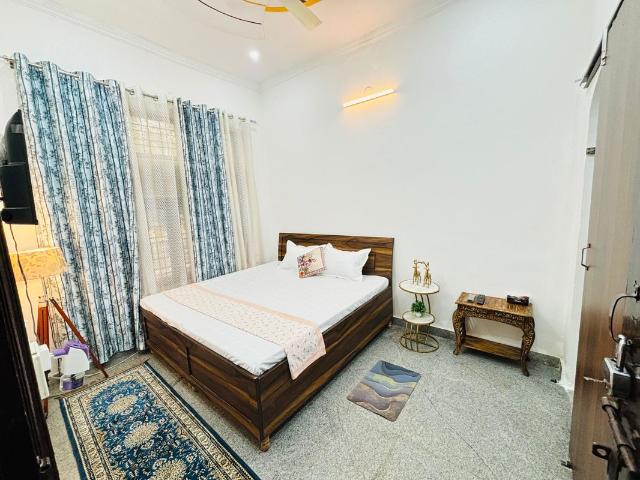 Flat for rent in Saket, Delhi