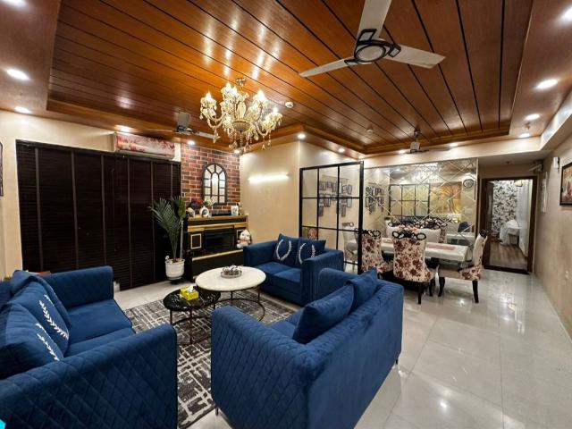 Flat for rent in Mahagun Mezzaria, Noida
