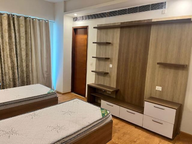 Flat for rent in Mahagun Mezzaria, Noida