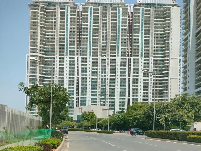 Flat for rent in DLF 5, Gurugram