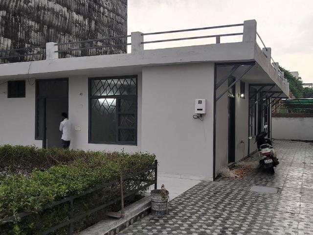 House for rent in Sector 105, Noida