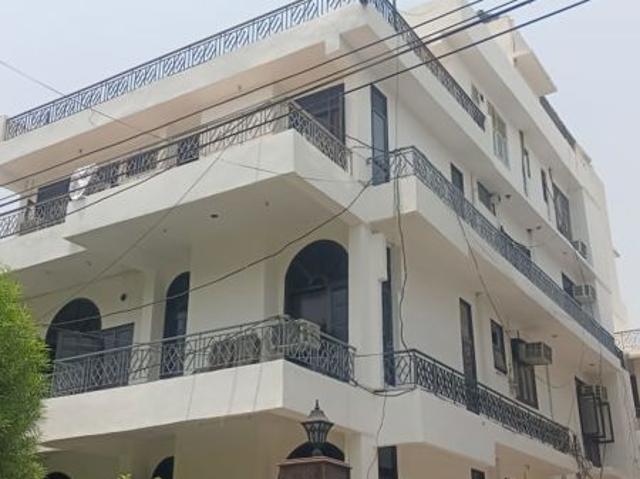 Villa for rent in Moti Bagh, Delhi