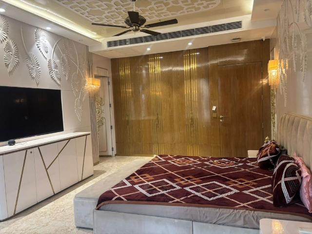 Flat for rent in Garhi, Noida