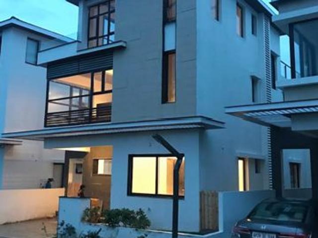 Villa for rent in Mantri Euphoria, Manchirevula