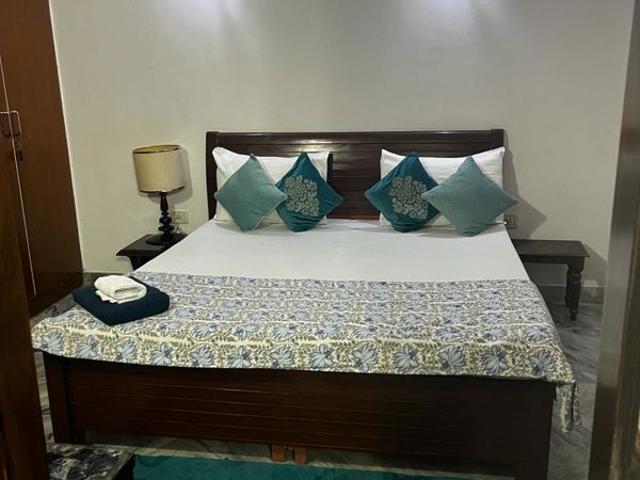 Property for rent in Deri