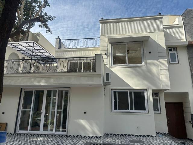 Villa for rent in Mayfield Garden, Gurugram