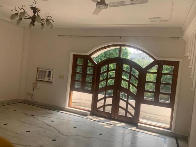 Property for rent in Deri