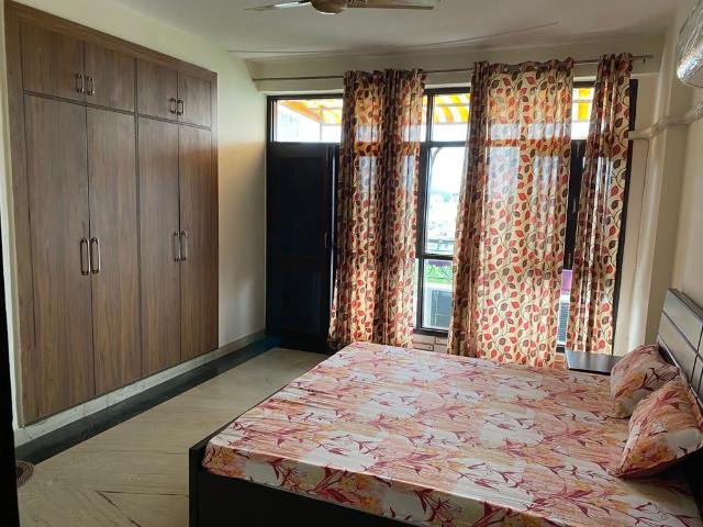 Flat for rent in South West Delhi, Deri
