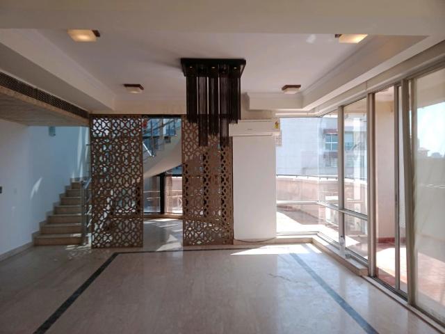 Flat for rent in Sector 44, Noida