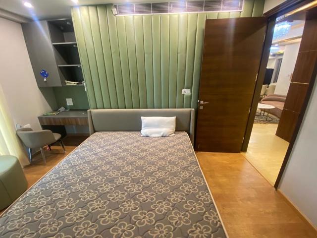 Flat for rent in Mahagun Mezzaria, Noida